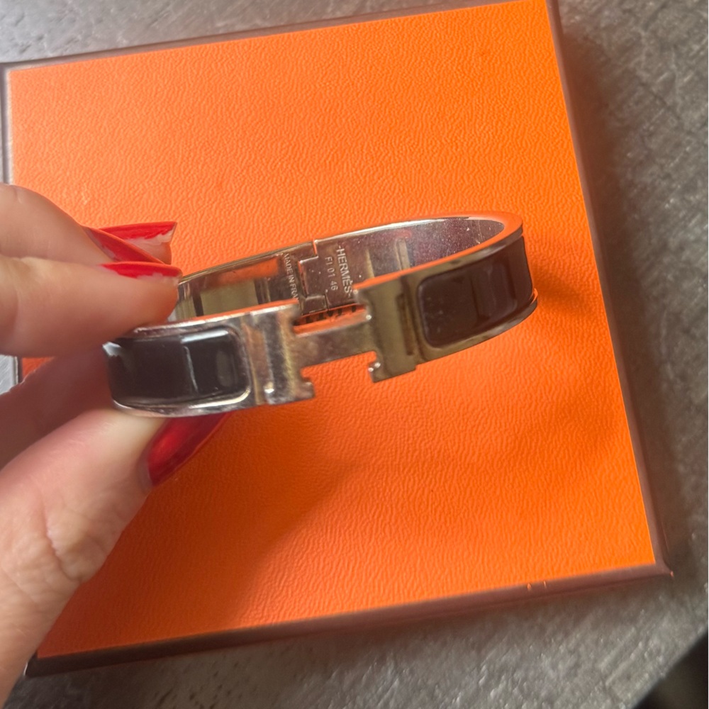 Hermès Enamel H Bracelet with Silver and Black Hardware - Picture 2 of 5